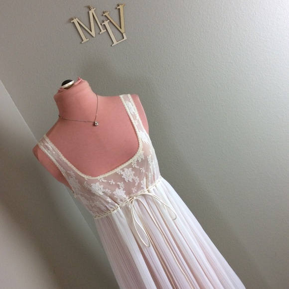 VTG 60s CRYSTAL PLEAT LACE BUST FULL LENGTH GOWN - Picture 3 of 7